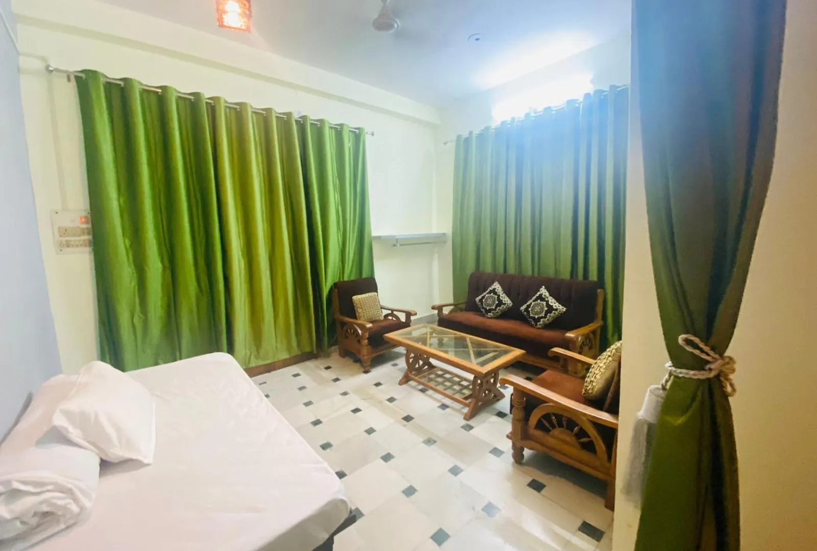 The Kaner House Varanasi 0*,